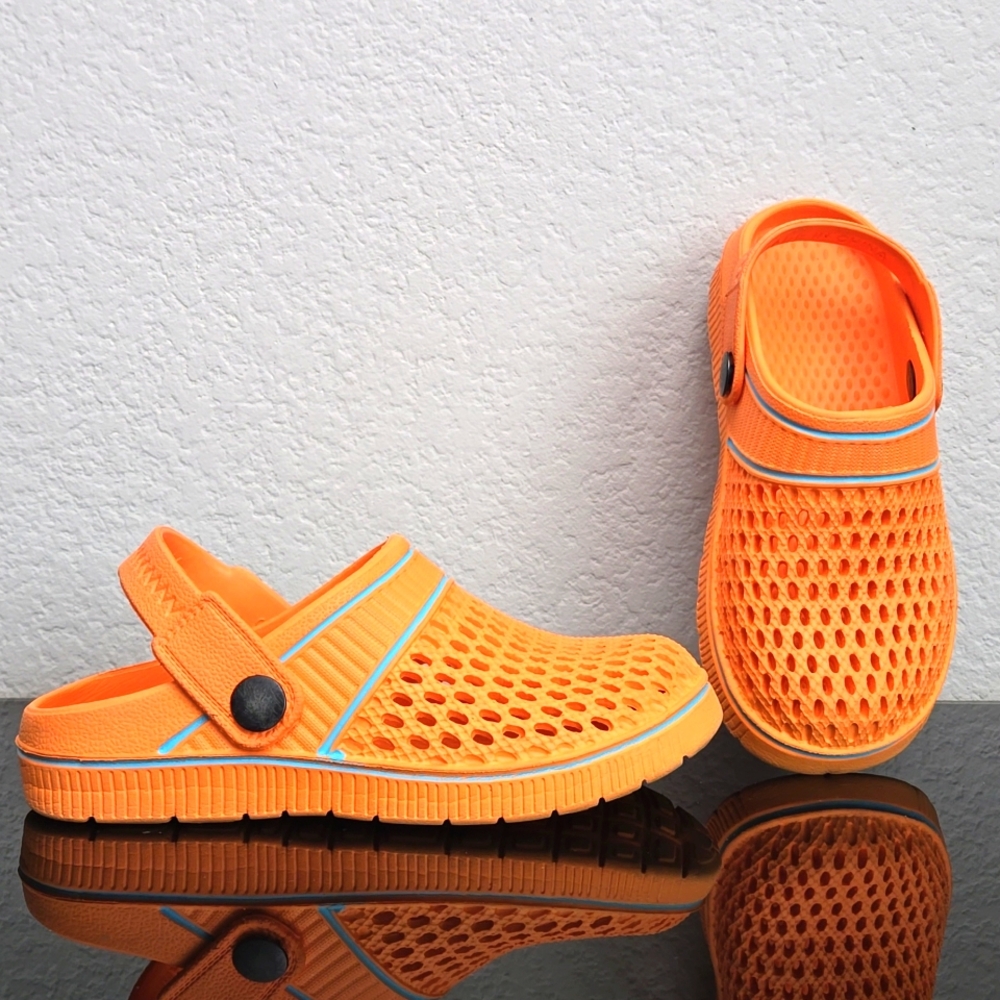 Kid's orange summer clogs